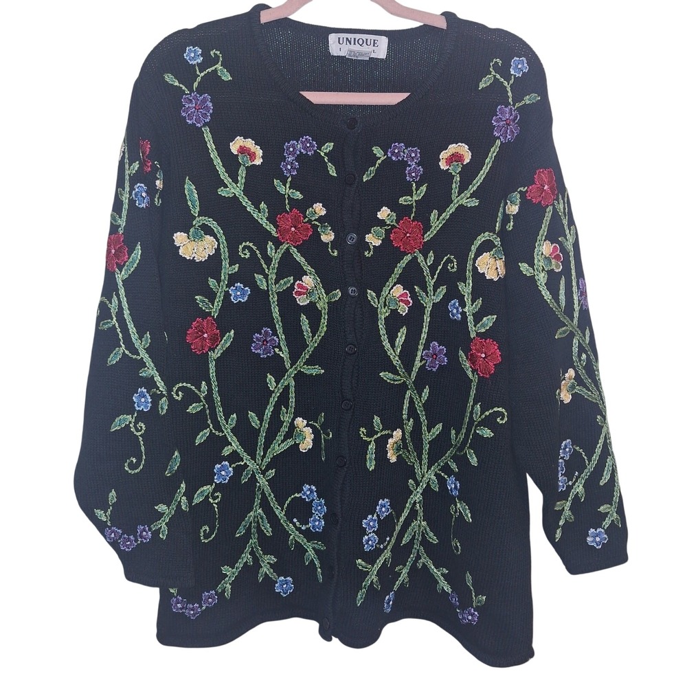 Vintage Unique Int'L Medium Women's‎ Floral Embroidered Sweater Dark Cottagecore
